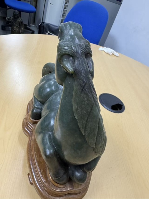 古玩玉器和田玉雕“臥馬”擺件真品鑒賞圖