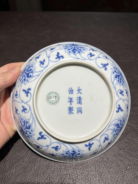 古玩陶瓷青花纏枝花卉盤真品鑒賞圖
