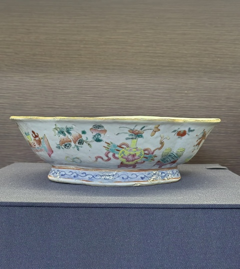 古玩陶瓷粉彩海棠型貢盤真品鑒賞圖
