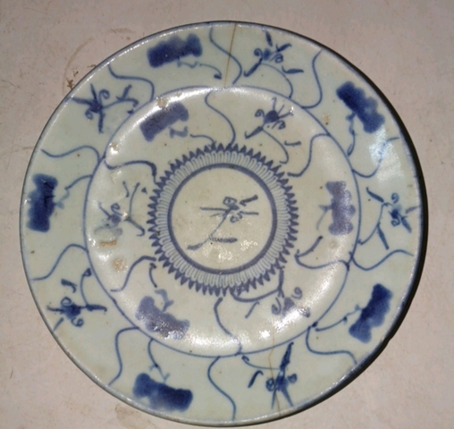 古玩陶瓷清雍正 青花纏枝蓮紋盤真品鑒賞圖
