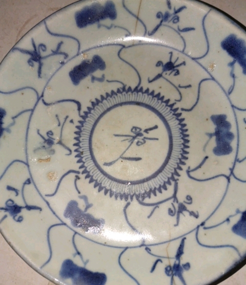 古玩陶瓷清雍正 青花纏枝蓮紋盤真品鑒賞圖