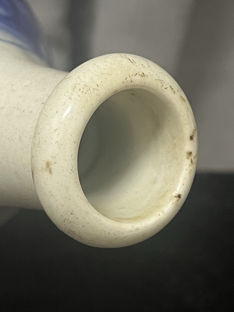古玩陶瓷青花花卉紋瓶真品鑒賞圖