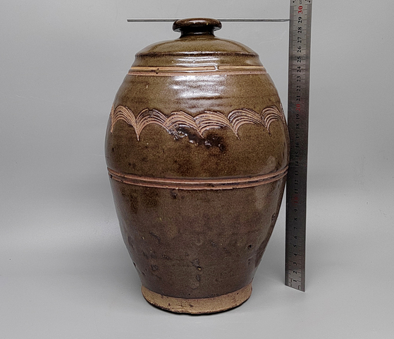 古玩陶瓷精品明代茶葉末釉刻水波紋大梅瓶拍賣，當前價格1980元