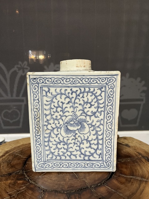 古玩陶瓷青花淡描花卉紋茶葉罐拍賣，當前價格1388元