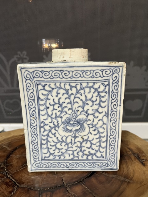 古玩陶瓷青花淡描花卉紋茶葉罐拍賣，當前價格1388元