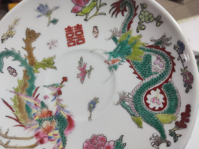 古玩陶瓷創匯期龍鳳紋粉彩盤一對拍賣,當前價格188元