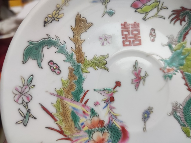 古玩陶瓷創匯期龍鳳紋粉彩盤一對拍賣,當前價格188元