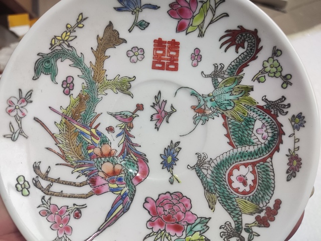 古玩陶瓷創匯期龍鳳紋粉彩盤一對拍賣,當前價格188元
