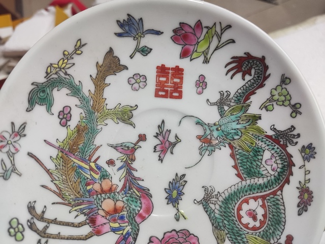古玩陶瓷創匯期龍鳳紋粉彩盤一對拍賣,當前價格188元