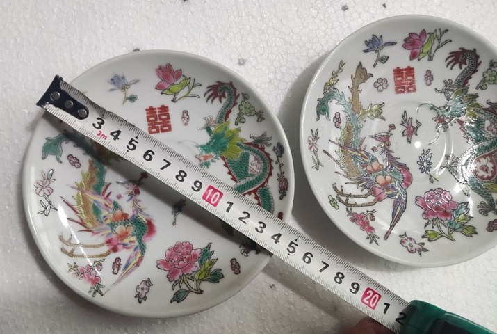 古玩陶瓷創匯期龍鳳紋粉彩盤一對拍賣,當前價格188元