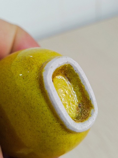古玩陶瓷黃釉鼻煙壺真品鑒賞圖