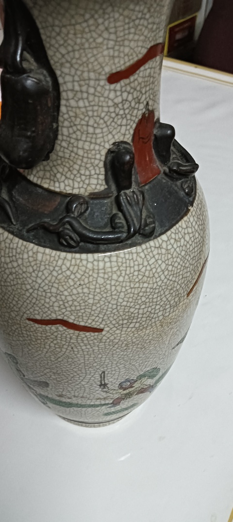 古玩陶瓷哥釉刀馬旦故事人物瓶真品鑒賞圖