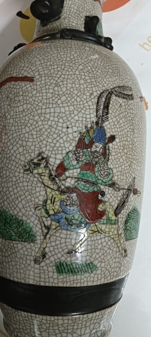 古玩陶瓷哥釉刀馬旦故事人物瓶真品鑒賞圖