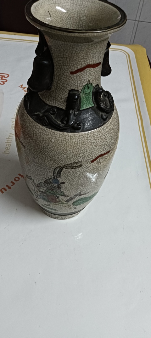 古玩陶瓷哥釉刀馬旦故事人物瓶真品鑒賞圖