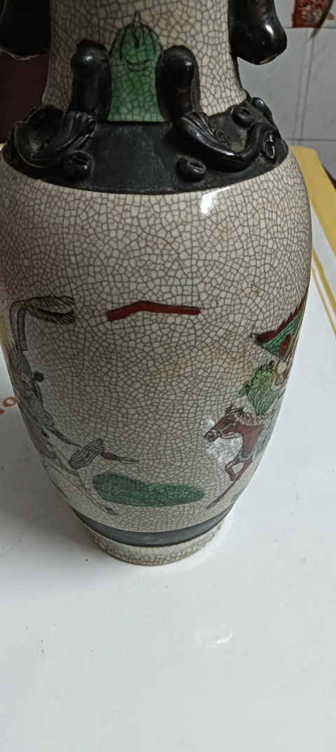 古玩陶瓷哥釉刀馬旦故事人物瓶真品鑒賞圖