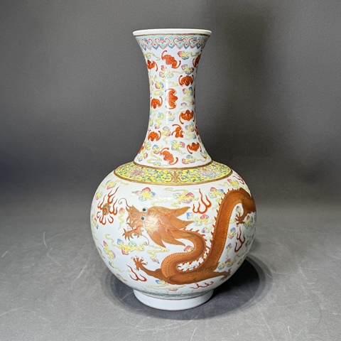 古玩陶瓷民國(guó) 粉彩龍鳳紋賞瓶真品鑒賞圖