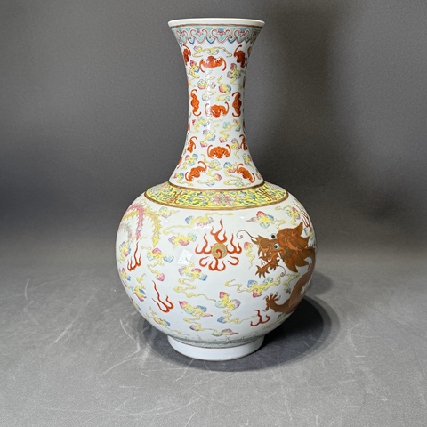 古玩陶瓷民國(guó) 粉彩龍鳳紋賞瓶真品鑒賞圖