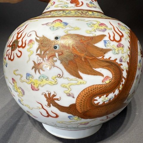 古玩陶瓷民國(guó) 粉彩龍鳳紋賞瓶真品鑒賞圖