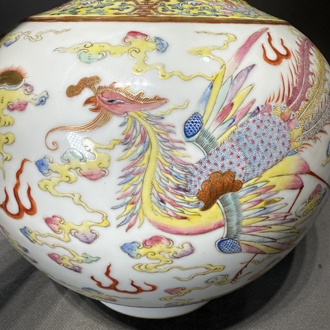 古玩陶瓷民國(guó) 粉彩龍鳳紋賞瓶真品鑒賞圖