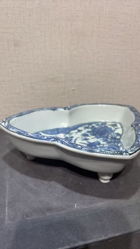 古玩陶瓷日本明治青花飛黃騰達圖三足洗真品鑒賞圖