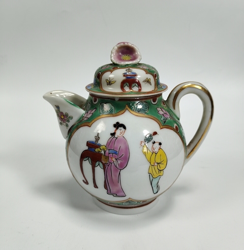 古玩陶瓷粉彩人物紋茶壺真品鑒賞圖