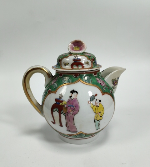 古玩陶瓷粉彩人物紋茶壺真品鑒賞圖