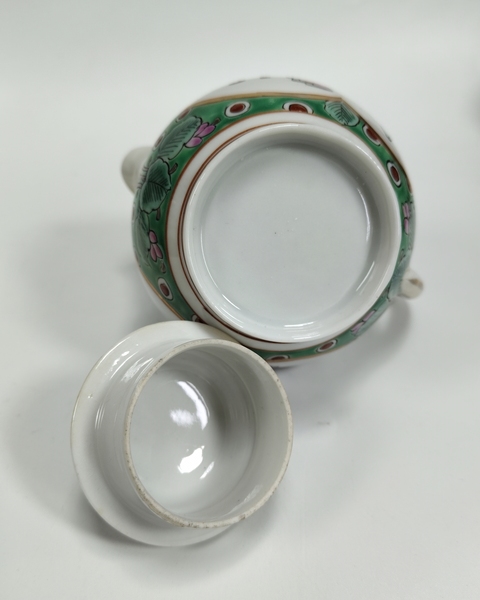 古玩陶瓷粉彩人物紋茶壺真品鑒賞圖