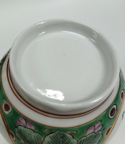 古玩陶瓷粉彩人物紋茶壺真品鑒賞圖