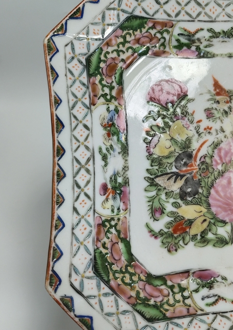 古玩陶瓷廣彩花蝶紋盤真品鑒賞圖