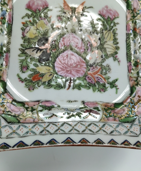 古玩陶瓷廣彩花蝶紋盤真品鑒賞圖