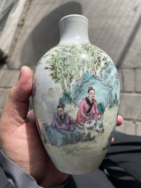 古玩陶瓷粉彩人物瓶真品鑒賞圖