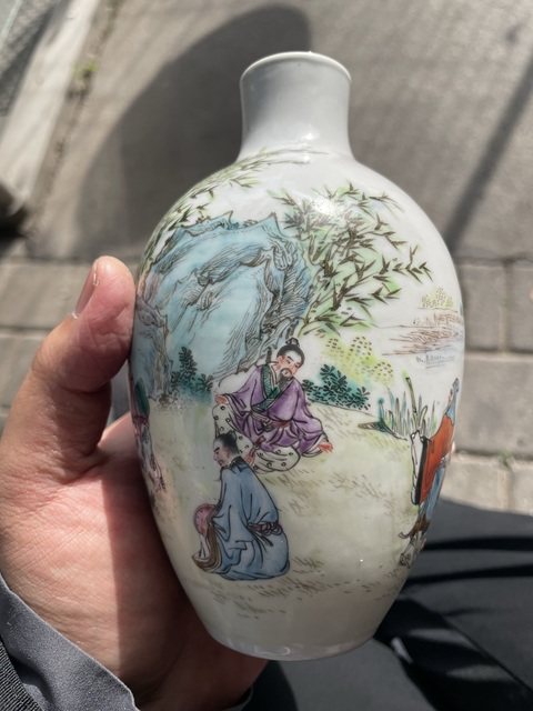 古玩陶瓷粉彩人物瓶真品鑒賞圖