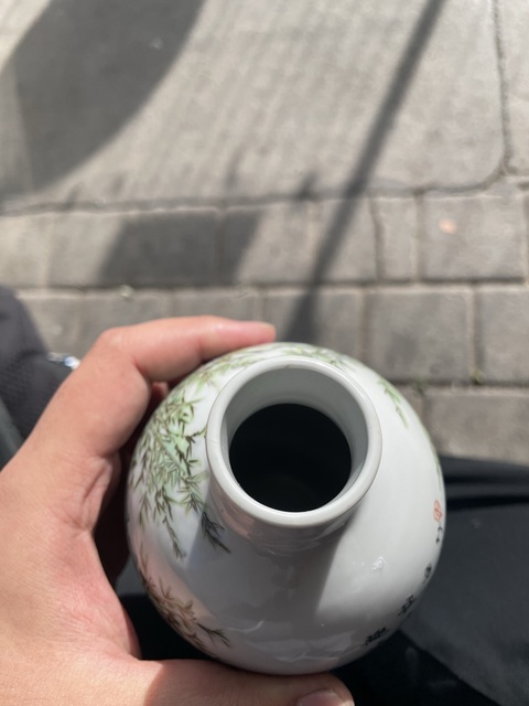 古玩陶瓷粉彩人物瓶真品鑒賞圖