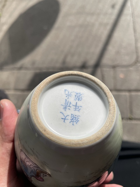 古玩陶瓷粉彩人物瓶真品鑒賞圖