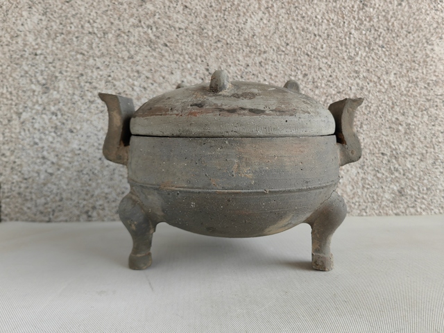 灰陶三足鼎拍賣，當前價格398元