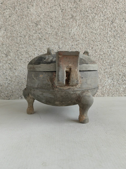 古玩陶瓷灰陶三足鼎拍賣,當前價格398元