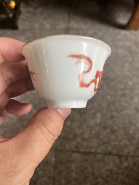 古玩陶瓷礬紅獅紋杯真品鑒賞圖