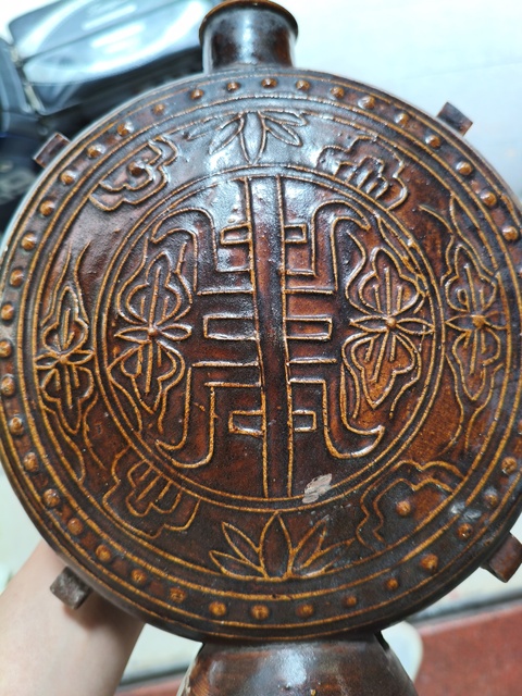 古玩陶瓷褐釉印花抱月瓶真品鑒賞圖