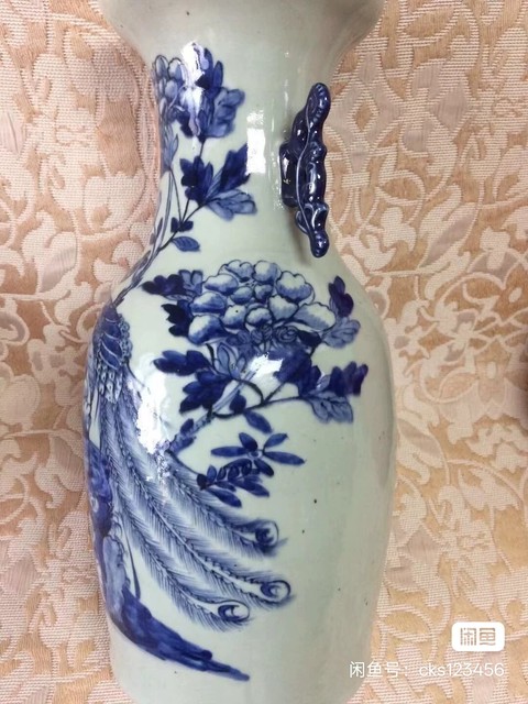 古玩陶瓷豆青釉青花鳳凰牡丹紋瓶真品鑒賞圖