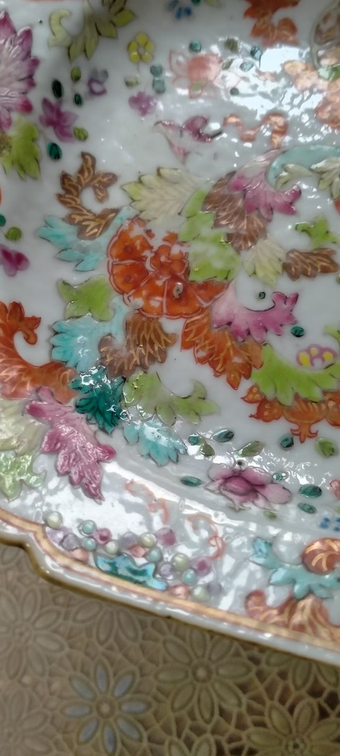 古玩陶瓷乾隆粉彩盤真品鑒賞圖