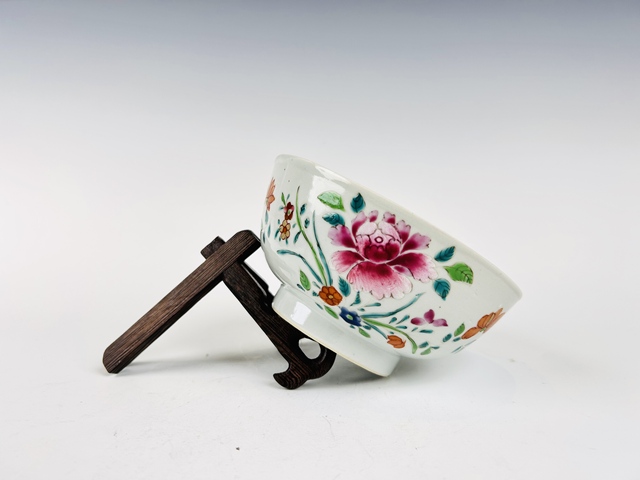 古玩陶瓷清早期·粉彩花卉碗真品鑒賞圖