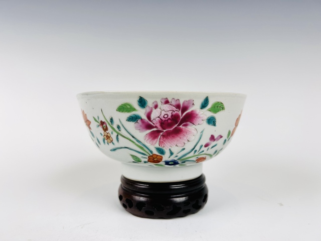 古玩陶瓷清早期·粉彩花卉碗真品鑒賞圖
