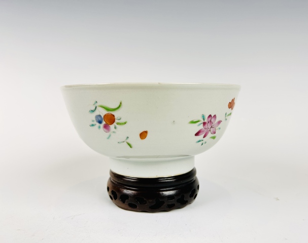 古玩陶瓷清早期·粉彩花卉碗真品鑒賞圖