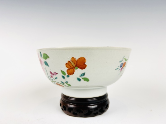 古玩陶瓷清早期·粉彩花卉碗真品鑒賞圖