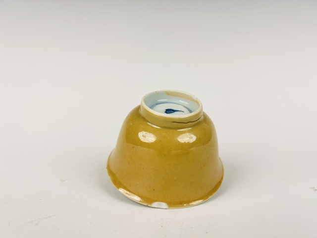 古玩陶瓷清康熙·米黃釉撇口杯真品鑒賞圖