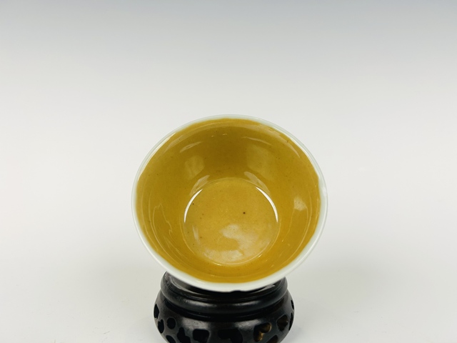 古玩陶瓷清康熙·米黃釉撇口杯真品鑒賞圖
