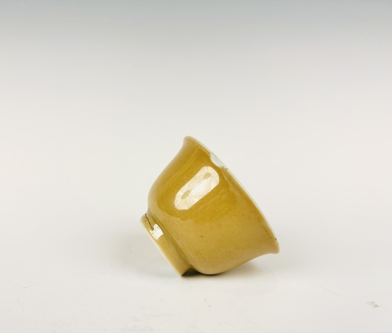 古玩陶瓷清康熙·米黃釉撇口杯真品鑒賞圖