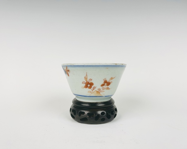 古玩陶瓷清康熙·亭臺樓閣青花礬紅馬蹄杯真品鑒賞圖