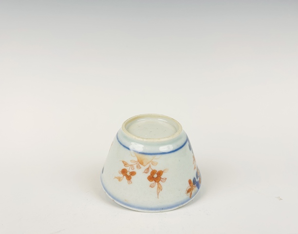 古玩陶瓷清康熙·亭臺樓閣青花礬紅馬蹄杯真品鑒賞圖