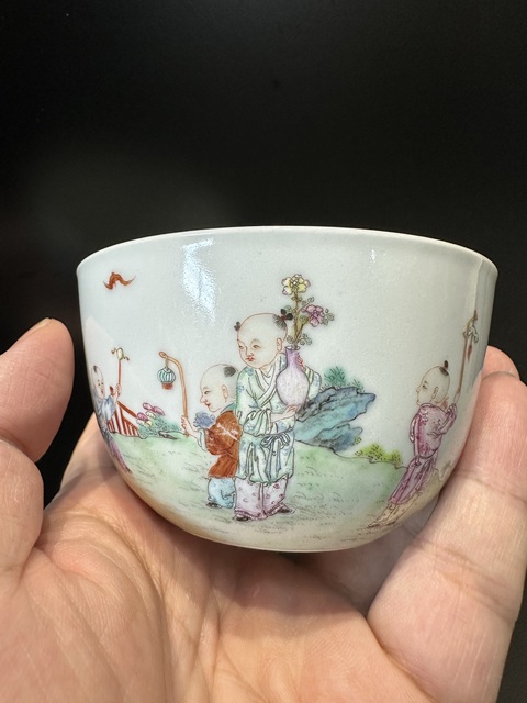 古玩陶瓷當代·粉彩嬰戲紋臥足杯 真品鑒賞圖